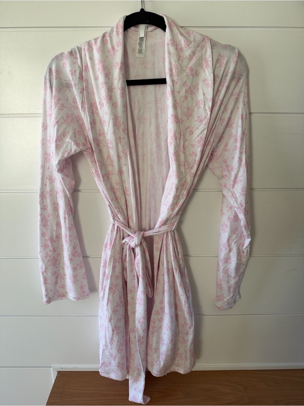 Soft Pink Floral Women's Robe - Lightweight Sleepwear